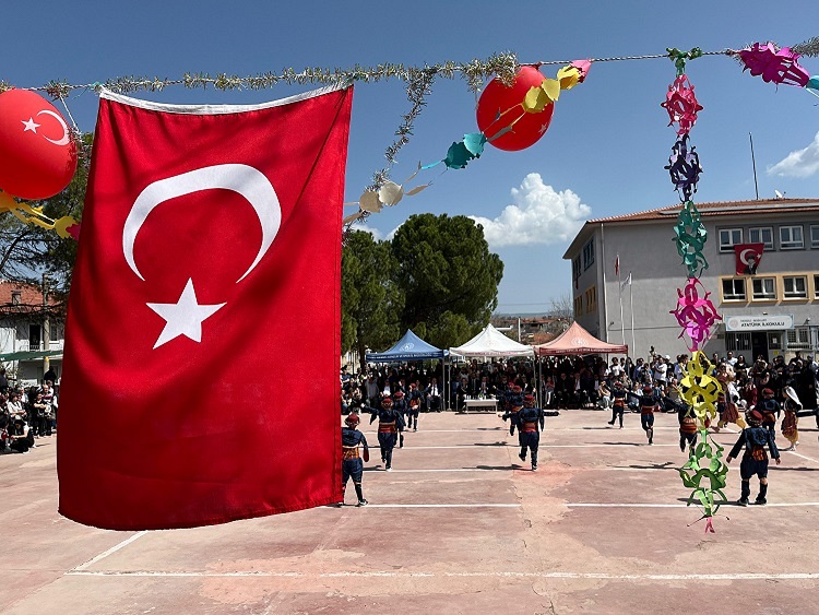 İLÇEMİZDE 23 NİSAN ULUSAL EGEMENLİK VE ÇOCUK BAYRAMI COŞKUYLA KUTLANDI