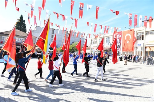 İLÇEMİZDE 29 EKİM CUMHURİYET BAYRAMININ 100. YILI BÜYÜK BİR COŞKUYLA KUTLANDI